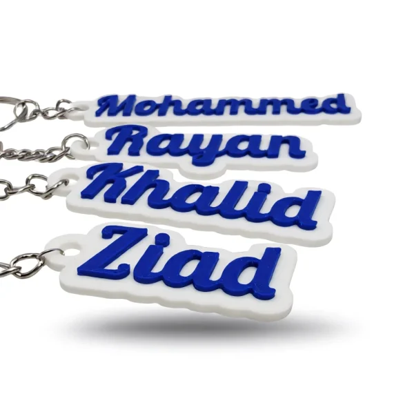 ميداليات أسماء بخط إنجليزي أزرق على أبيض ميداليات أسماء بخط إنجليزي أزرق على أبيض