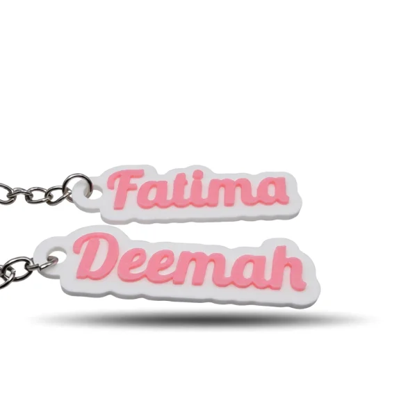 ميداليات أسماء وردي على أبيض ميداليات أسماء وردي على أبيض